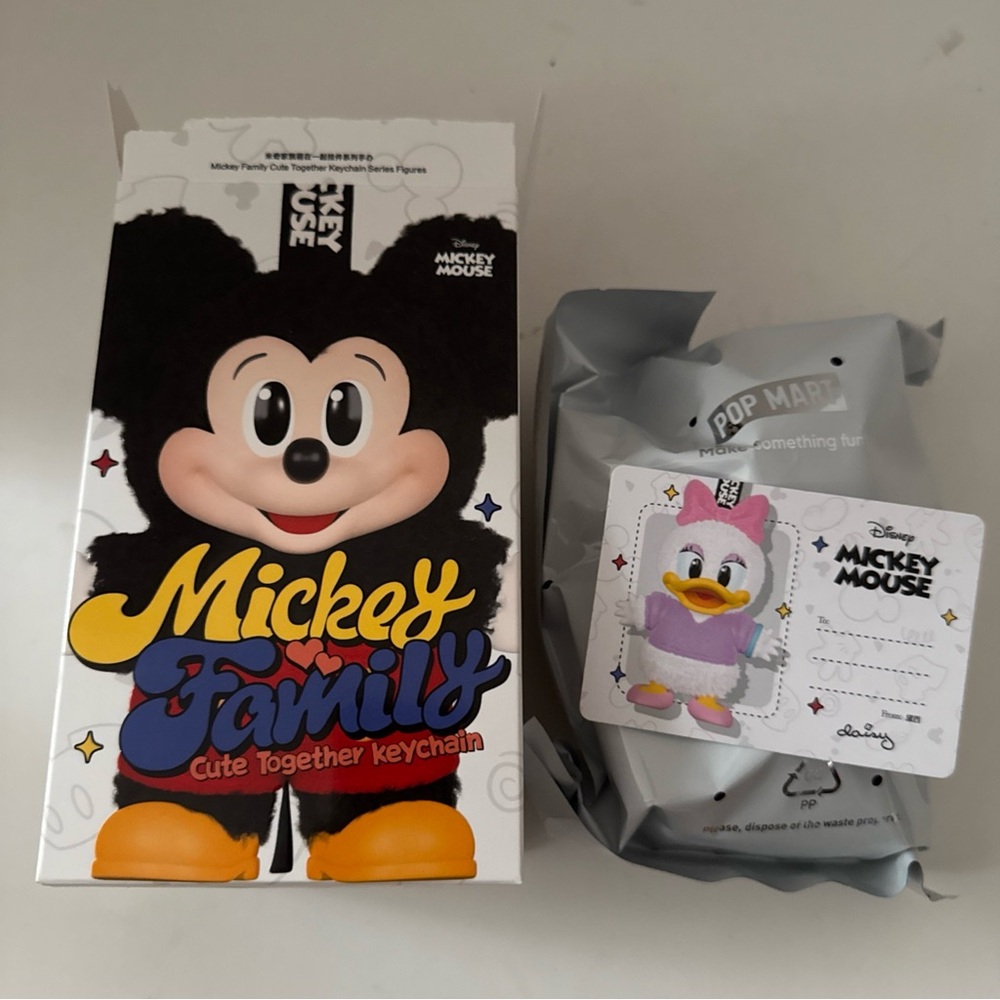 POP MART X Disney Mickey Family Cute Together Keychain Pendant Bag Charm DAisY - Picture 2 of 7